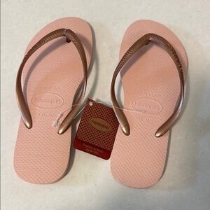 NWT Havaianas Blush and Rose Gold Sandals